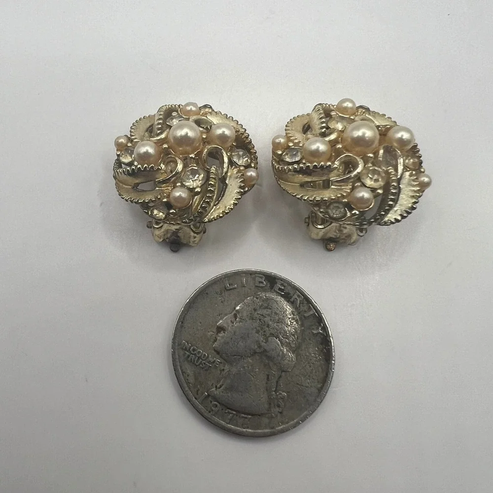 Vintage‎ Clip On Round Earrings Rhinestone and Faux Pearl Gold Tone